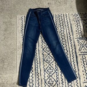Skinny jeans with blue stripe